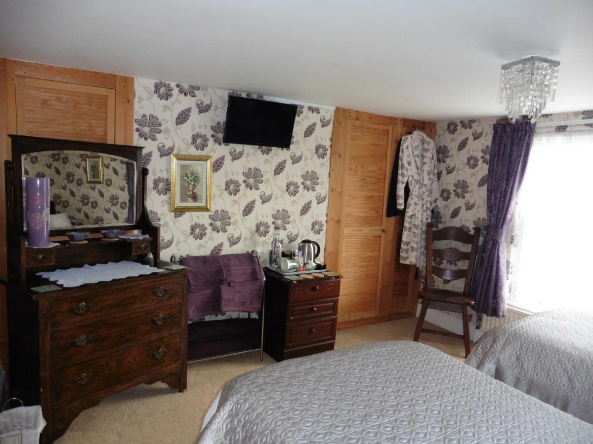 Twin Room with Shared Bathroom
